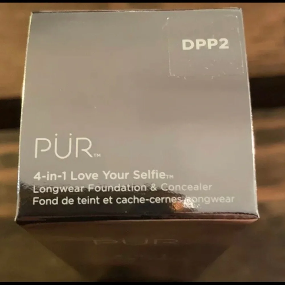 Fresh brand new Pur 4-in-1 Love Your Selfie Longwear Foundation